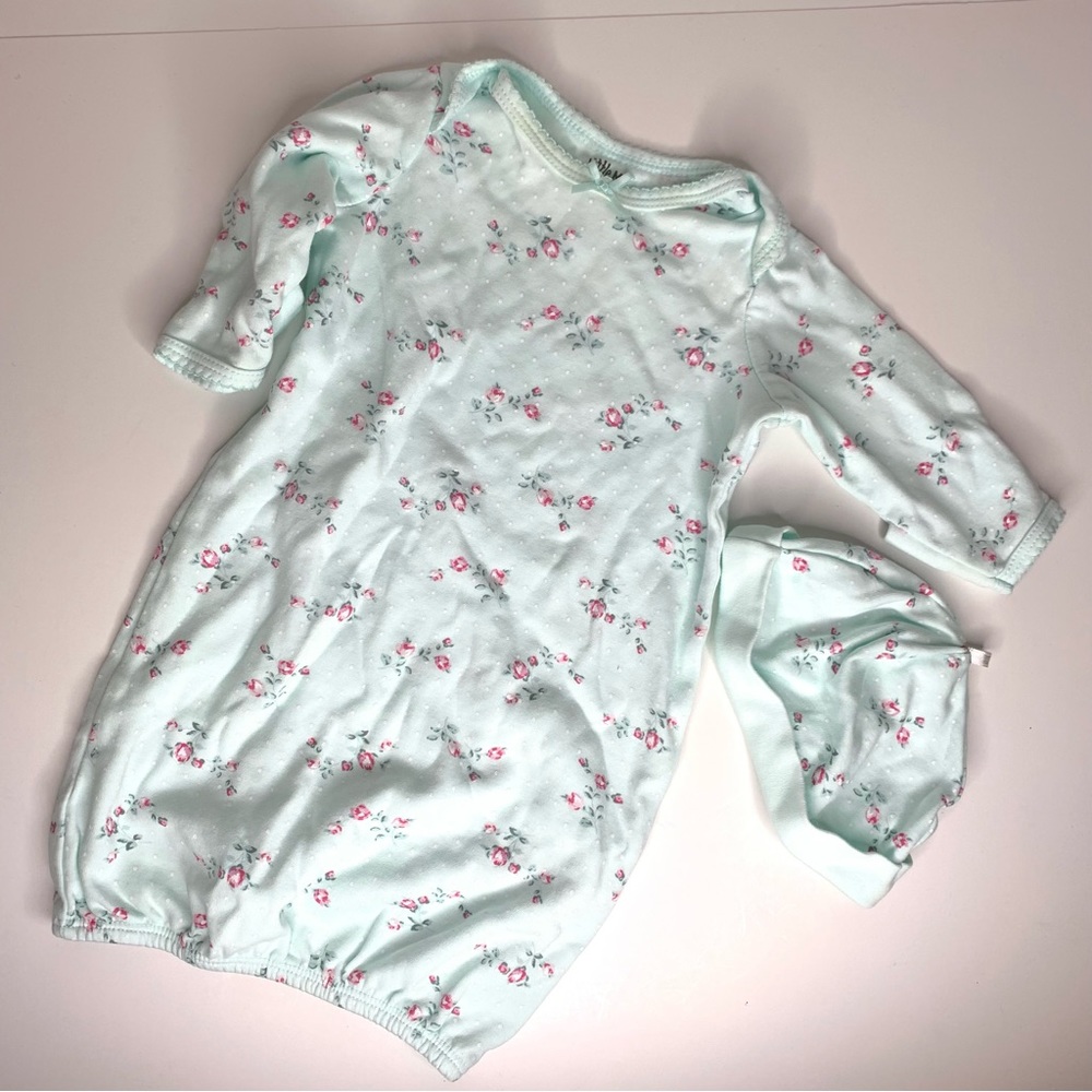 Carters and Little Me | 5 piece Newborn Clothing Bundle - Picture 2 of 10